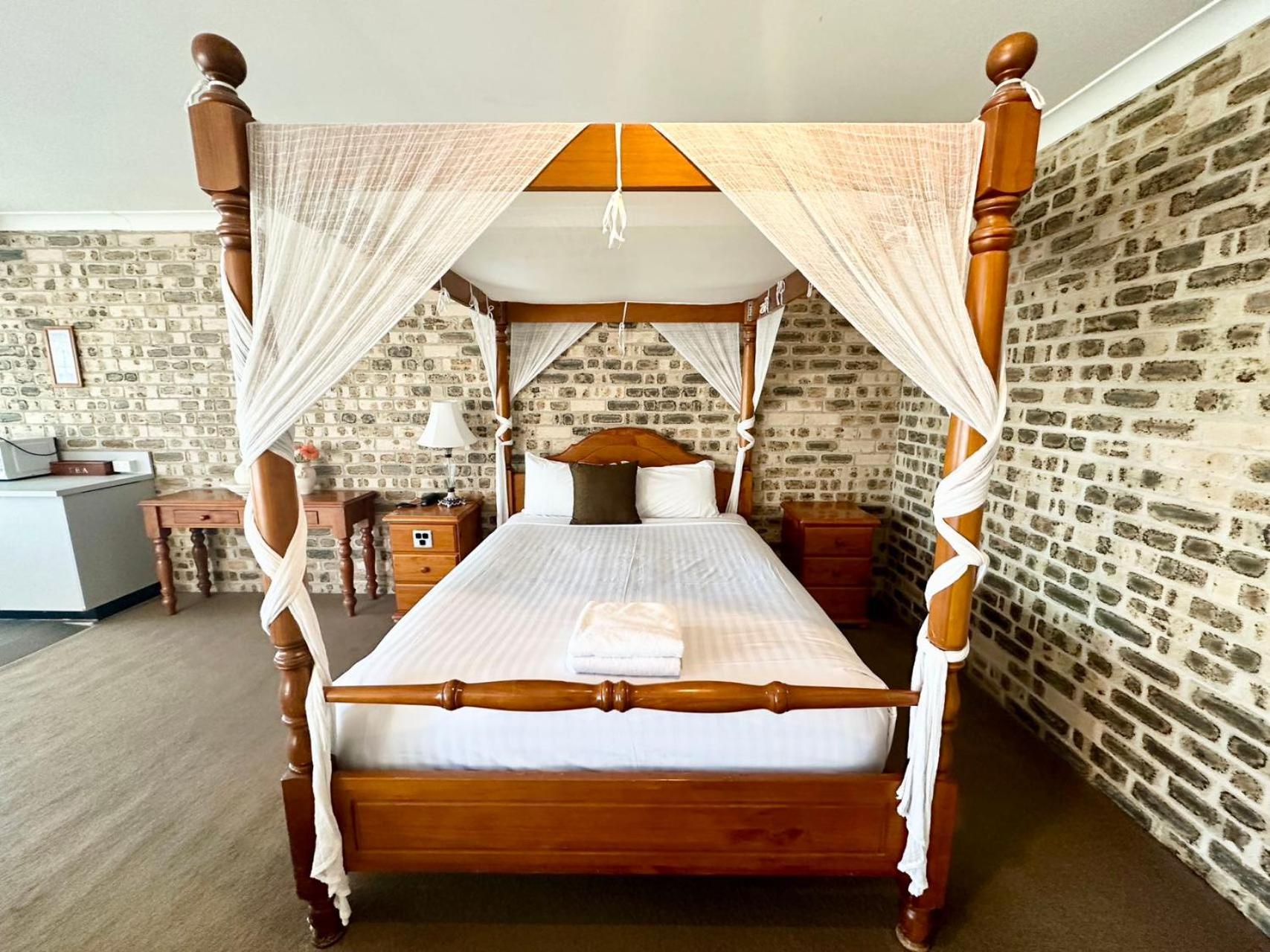 Sir Francis Drake Motel 3*