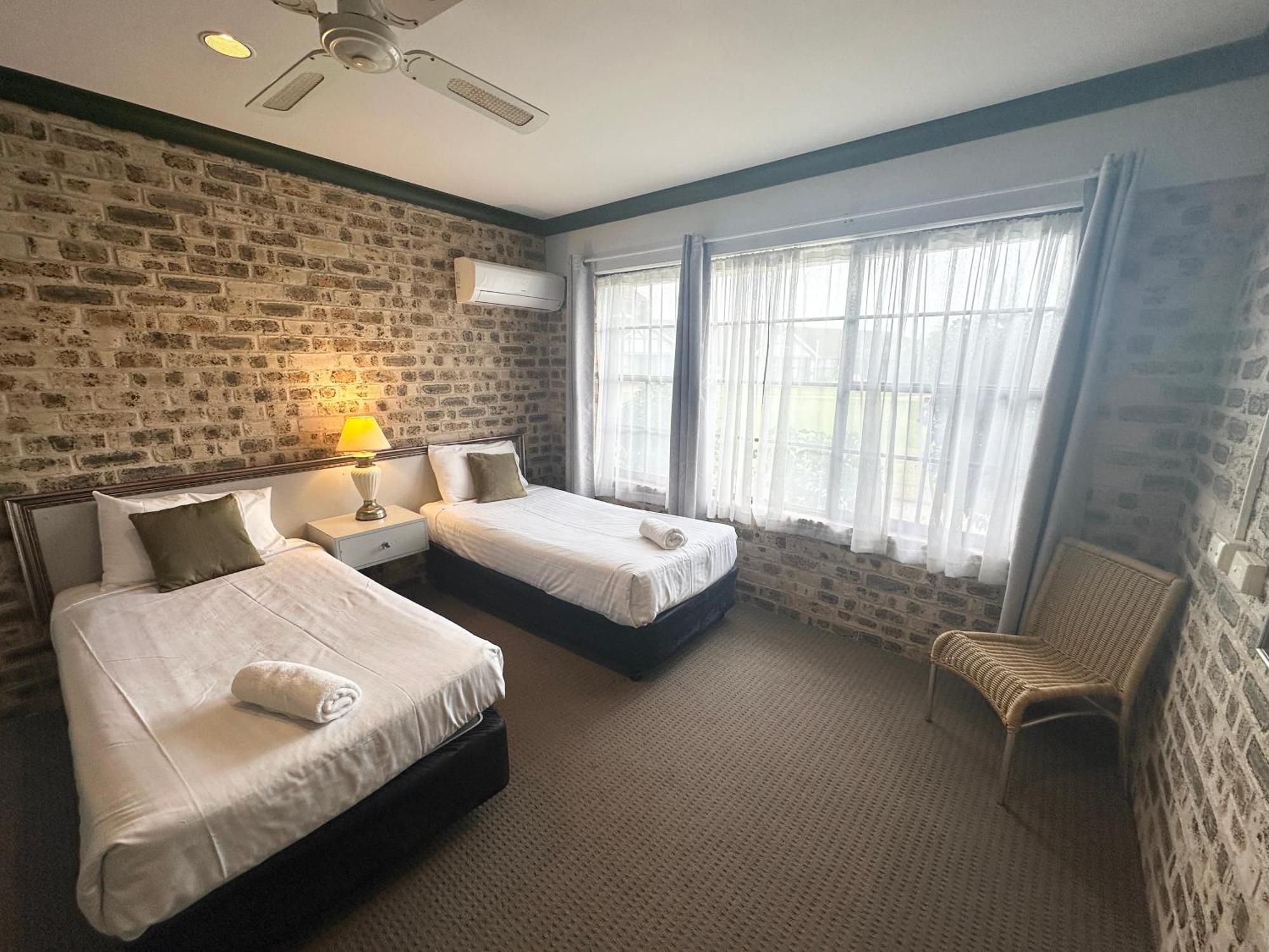 Motel Sir Francis Drake 3*